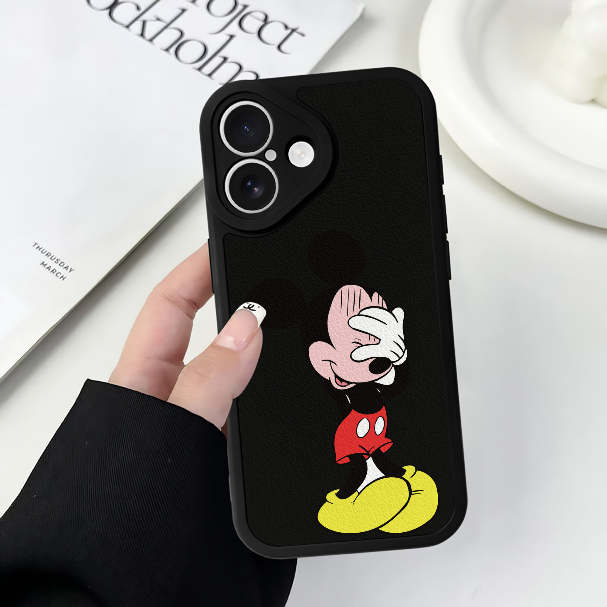 （画像用） ミッキーマウス Mickey Mouse 【iPhone 16シリーズ対応】シリコンスマホケース（レザー調） 材質：シリコン